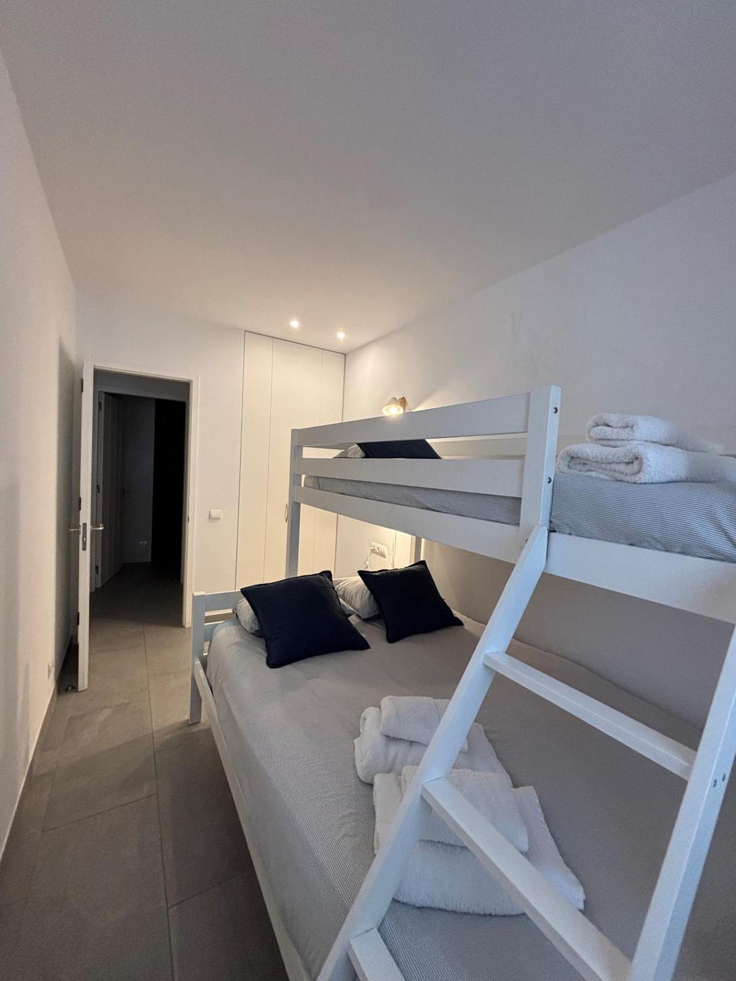 Apartamento nuevo en el centro con garaje Cadaqués Exterior foto
